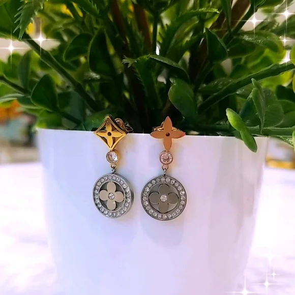 earrings - Picture 1 of 1